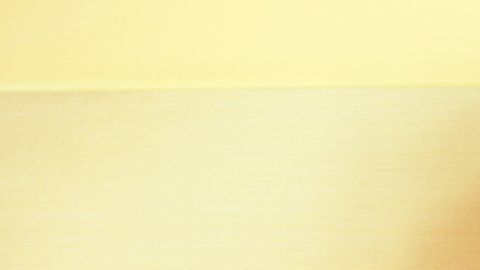 Cuando tu pareja piensa que está siendo graciosa pero te hace daño.