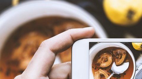 Las redes sociales pueden perjudicar a alguien con trastornos alimentarios.