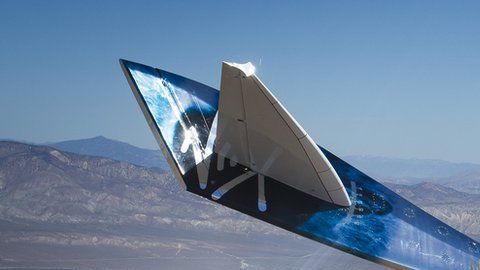 Virgin Galactic le apuesta a llevar turistas al espacio.