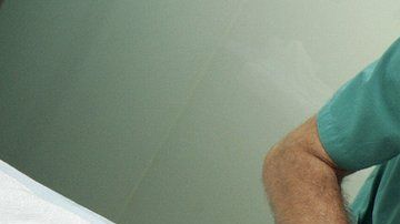 A pesar de la crisis, Venezuela sigue atrayendo a mujeres de todo el mundo interesadas en practicarse cirugías estéticas.