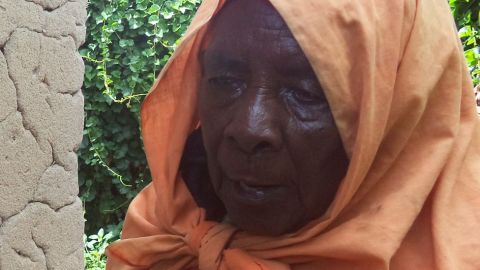 Zura Kaumhimbi fingió ser una bruja para proteger la vida de un centenar de personas durante el genocidio de Ruanda.