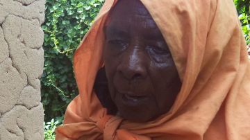Zura Kaumhimbi fingió ser una bruja para proteger la vida de un centenar de personas durante el genocidio de Ruanda.