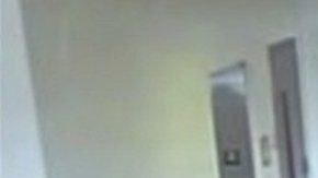 Grabaciones realizadas en el interior de la escuela muestran al atacante disparando.