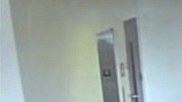 Grabaciones realizadas en el interior de la escuela muestran al atacante disparando.