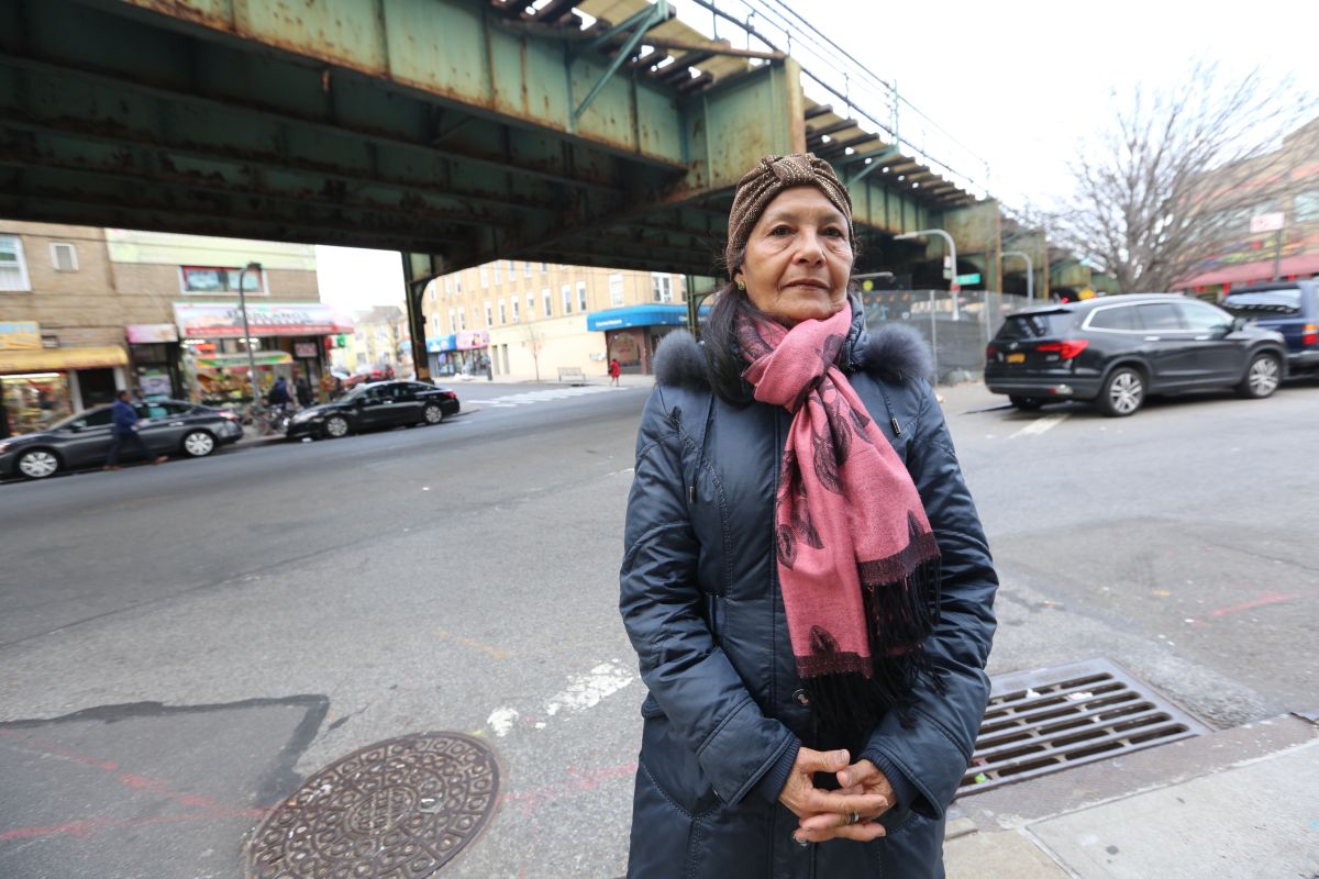 Colombiana Ruby Ruiz en Queens. Retiro en los envejecientes hispanos.