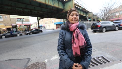 Colombiana Ruby Ruiz en Queens. Retiro en los envejecientes hispanos.