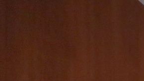 La pequeña Amina Acosta recibe contenta su regalo de Navidad. / foto: Aurelia Ventura.