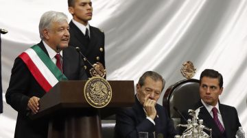 El nuevo presidente de México, Andrés Manuel López Obrador (i).
