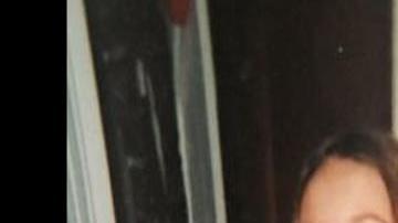 Nicole junto con su mascota, cuando era chica y hoy.