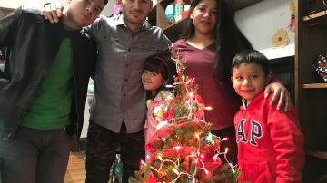 Tras un 2018 muy duro, y mientras esperan la respuesta a su solicitud de asilo, la familia Villanueva celebra esta Navidad reunidos todos nuevamente.