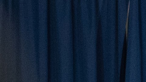 El alcalde Bill de Blasio y la primera dama Chirlane McCray, junto con otros funcionarios electos, celebran una conferencia de prensa para pedir una legalización justa del cannabis que promueva la equidad y la oportunidad para todos.