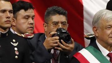 Andrés Manuel López Obrador, presidente de México con su antecesor. Enrique Peña Nieto.