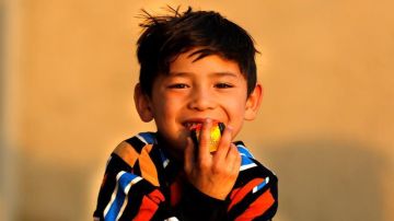 Murtaza Ahmadi tiene ahora siete años de edad y vive en Kabul, la capital de Afganistán