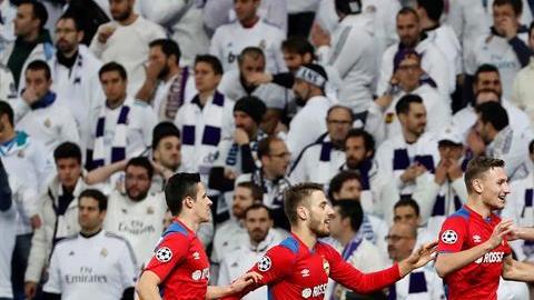 Los jugadores del CSKA de Moscú celebran la gran victoria conseguida ante el Real Madrid.