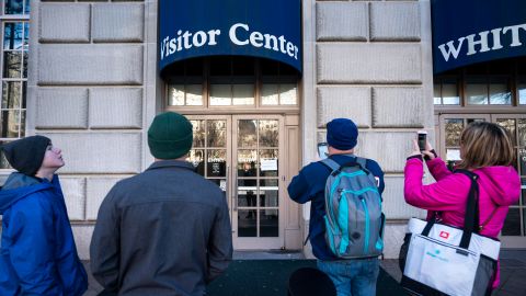 El centro de visitantes de la Casa Blanca. EFE/EPA/JIM LO SCALZO