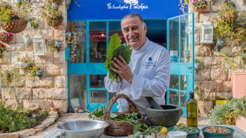 Basson es historiador gastronómico y utiliza su educación en agricultura y su pasión por estudiar libros antiguos para incorpor a su menú kosher./Cortesía