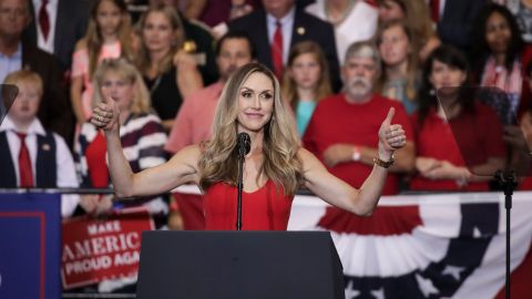 Lara Trump ha participado en mítines políticos con su suegro, el presidente Donald Trump.