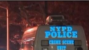 La policía en Brevoort Houses