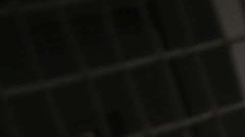La falta de dinero para el pago de una fianza, condena a muchos personas a quedar indefinidamente encarceladas.