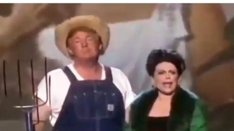 Trump rescató un video de los Premios Emmy 2005  junto a la actriz Megan Mullally