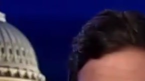 Tucker Carlson afirma que la libertad de expresión está bajo ataque.