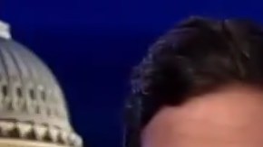 Tucker Carlson afirma que la libertad de expresión está bajo ataque.