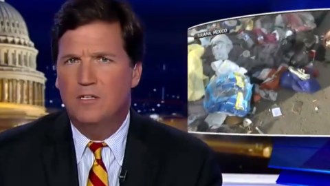 Tucker Carlson afirma que la libertad de expresión está bajo ataque.