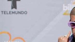 La elección de vestuario de Bad Bunny  para los premios Billboard no fue la más acertada.