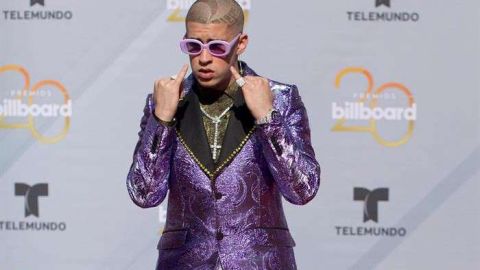 La elección de vestuario de Bad Bunny  para los premios Billboard no fue la más acertada.