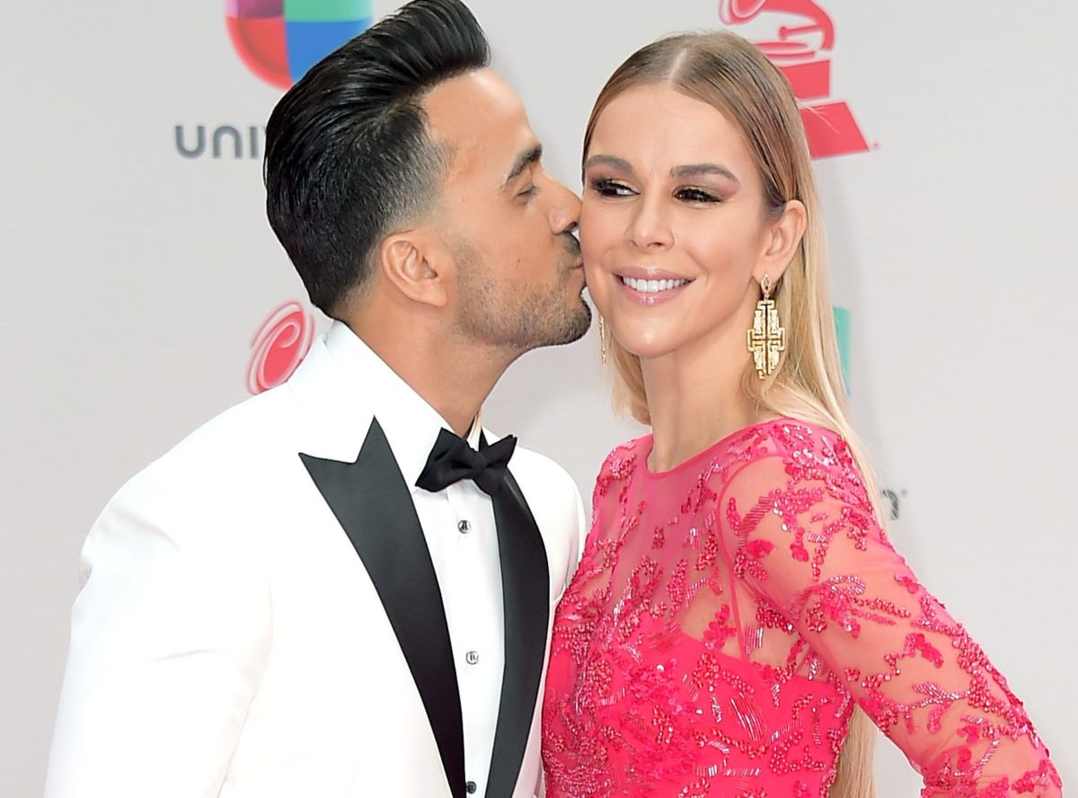 Águeda López Esposa De Luis Fonsi Y Su Belleza En Un Sexy Rojo El Diario Ny