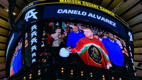 Canelo en el momento de saltar al ring.