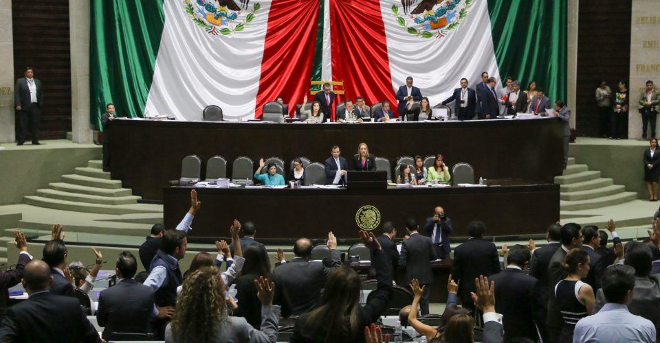 Con Fuertes Recortes, Diputados Mexicanos Aprobaron Polémico ...