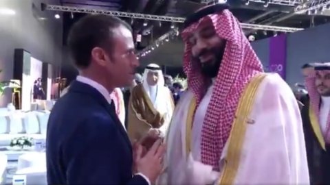 Macron y el príncipe.