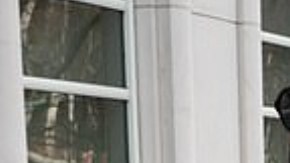 No es la primera vez que los lujos de Coronel destacan en notas periodísticas.