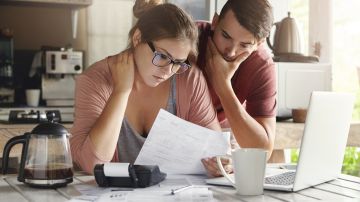 El 54% de los estadounidenses sufren de momentos de ansiedad por el dinero./Shutterstock