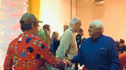 Lee Schoenherr y sus empleados.