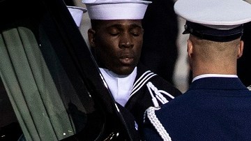 Hoy continúan los funerales de H.W. Bush.