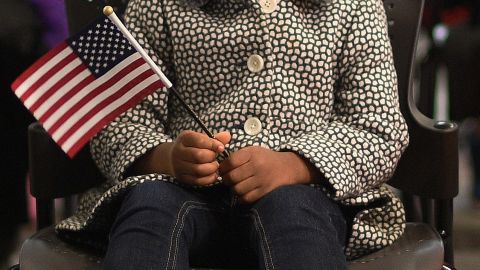 Aunque los niños tengan derecho a ayudas federales sus padres temen problemas con inmigración.