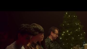 El comercial ejemplifica cómo la tecnología nos ha alejado de nuestras familias.