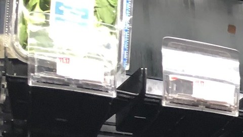 La tienda ‘Whole Foods’ retiró todos los paquetes de lechuga romana tras el último brote de la bacteria E. coli anunciado por los CDC.