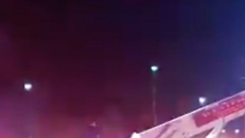 Bomberos en la escena.