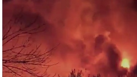 El fuego consumió varias residencias