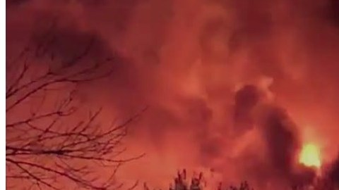 El fuego consumió varias residencias