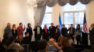 Juramentación del Concejo Ciudadano de Salvadoreños en el Exterior, capítulo de Nueva York, integrado por artistas, abogados, líderes religiosos y comunitarios.