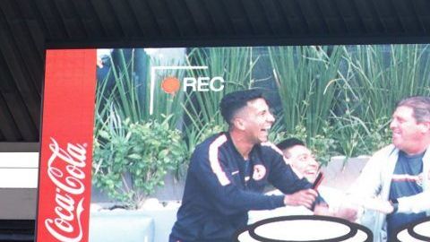 Esta vez, la famosa bongo cam del estadio Azteca se enfocó el el entrenador del América, el "Piojo" Herrera.