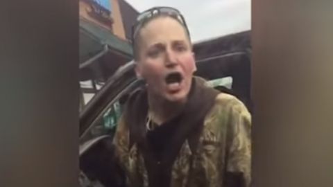 El incidente se reportó en un centro comercial enMcMinnville.