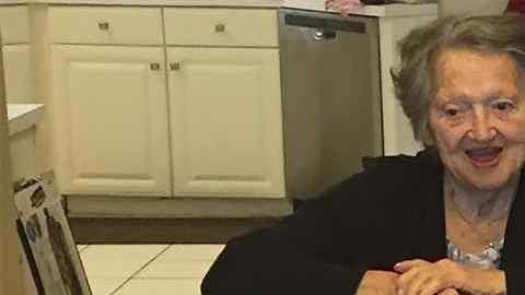 Genevieve Purinton y su hija, Connie Moultroup, se reunieron a través de una prueba de ADN de Ancestry.