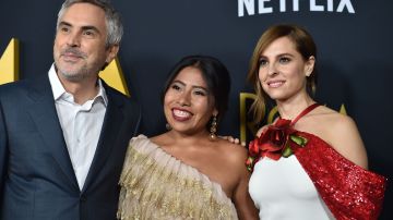 Alfonso Cuarón junto a las actrices de 'Roma' Yalitza Aparicio y Marina de Tavira