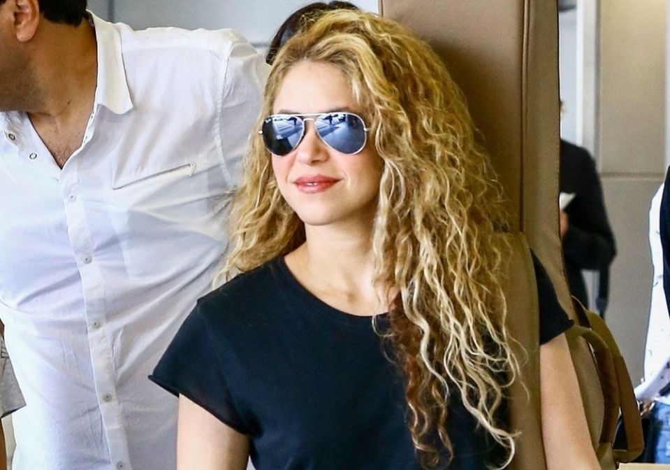 Shakira y su traje de baño plateado - El Diario NY