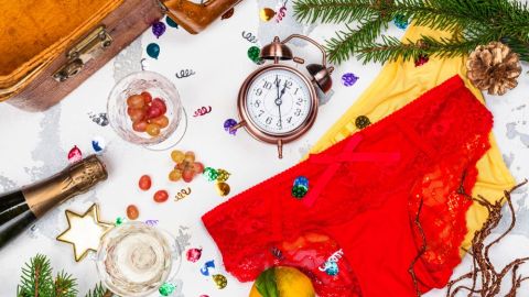 Rojo y amarillo son los colores tradicionales de ropa interior en Año Nuevo.